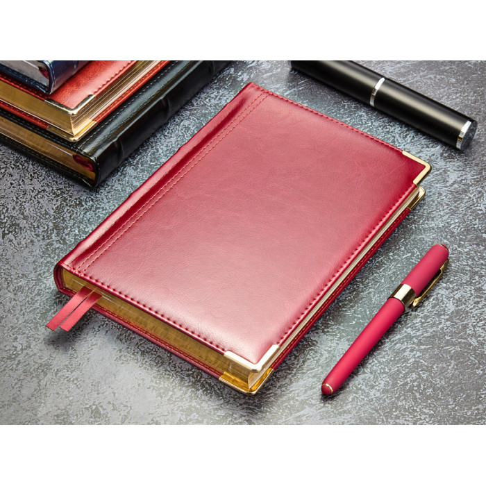 Ежедневник А5 полудатированный Boss, бордовый