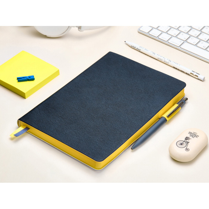 Ежедневник недатированный А5 Boston, темно-синий (желтый обрез)